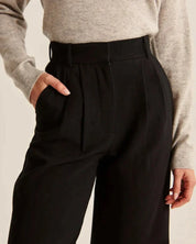 Stijlvol Breed Been Getailleerde Broek - Novo